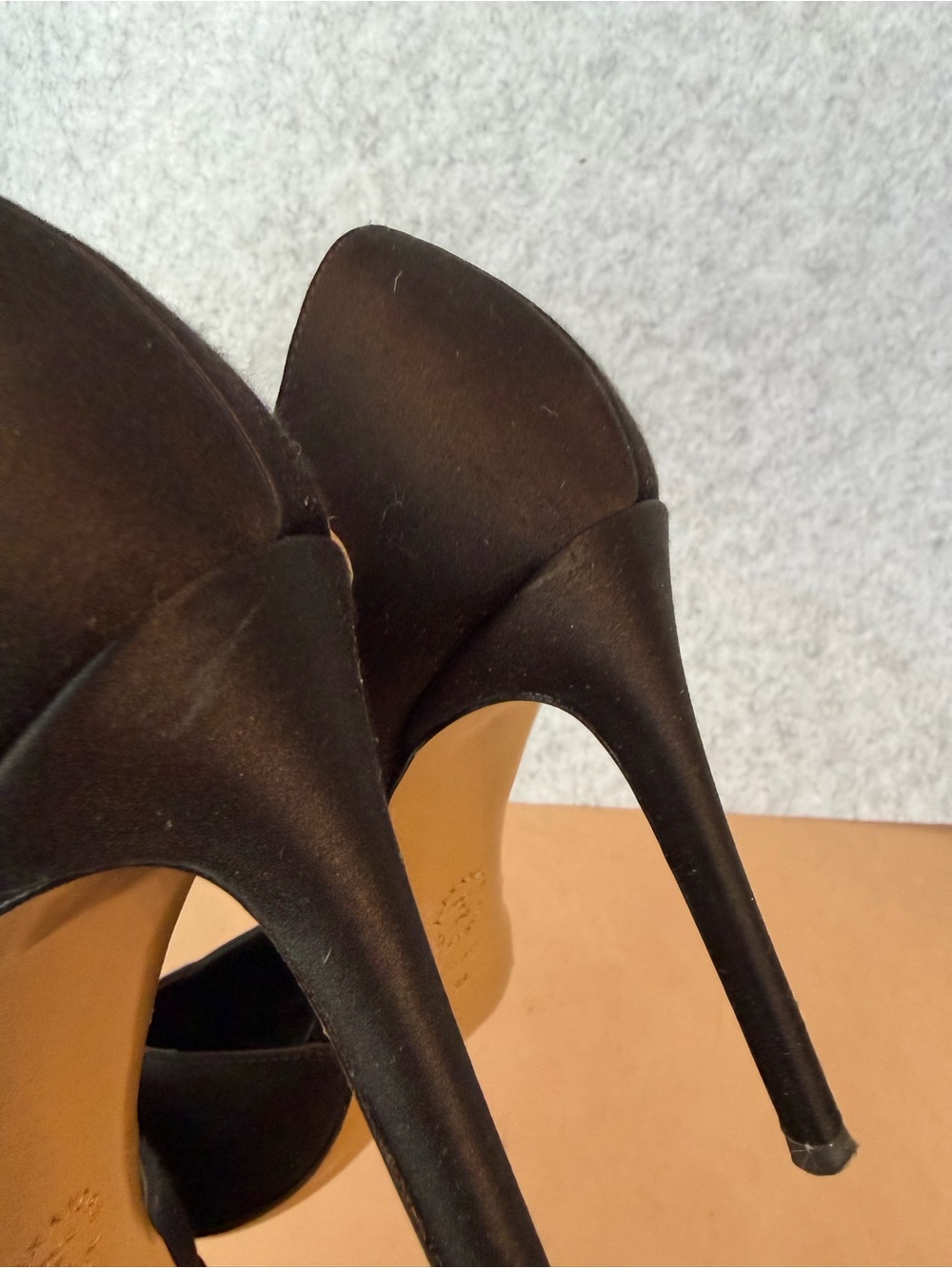 A Alexandre Vauthier Satin and Crystal Heels Size 39 - Picture 8 of 16